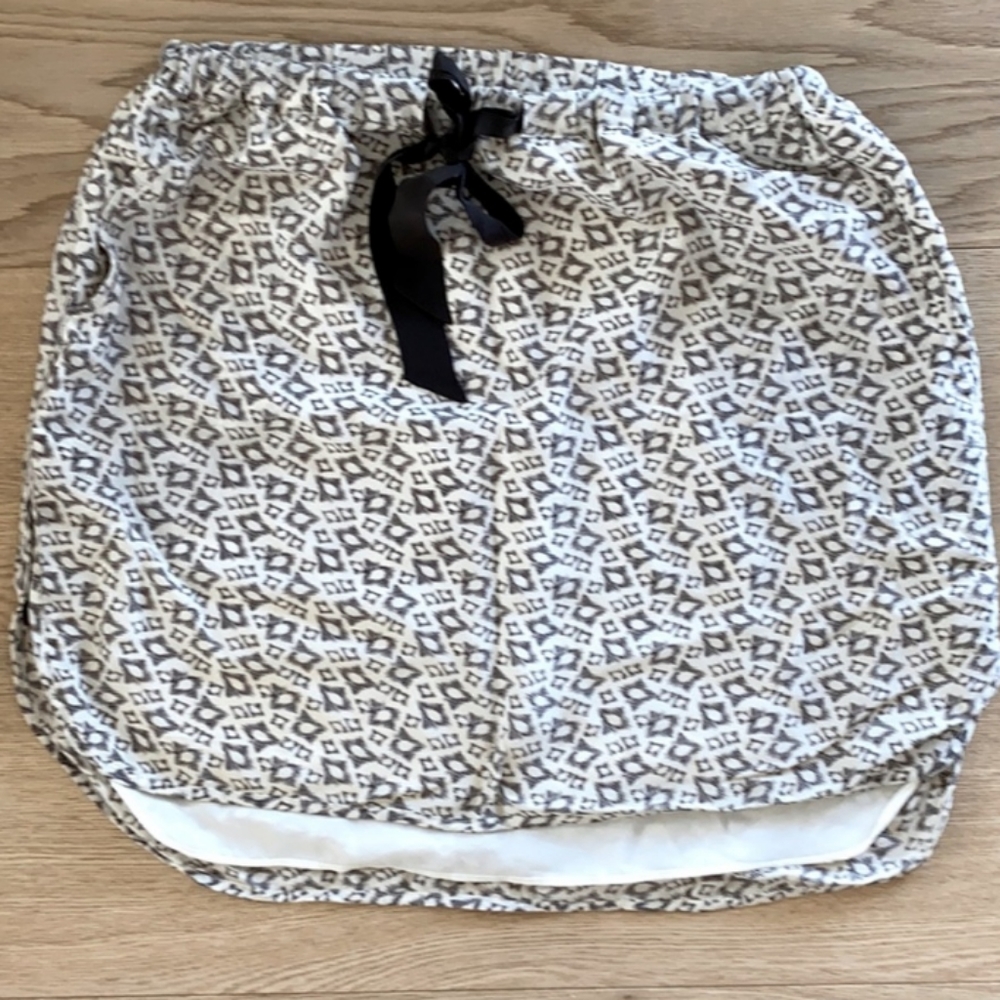 ✨HP✨CLUB MONACO 💯% Silk "Sporty" Skirt - Picture 2 of 10